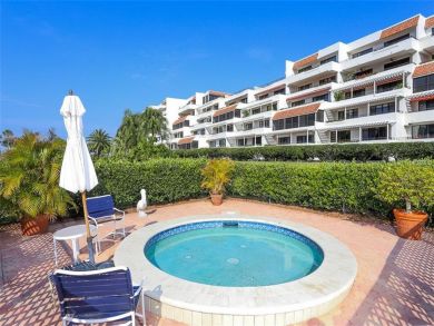 Longboat Key  Vacation Condo On Beach Sleeps Eight